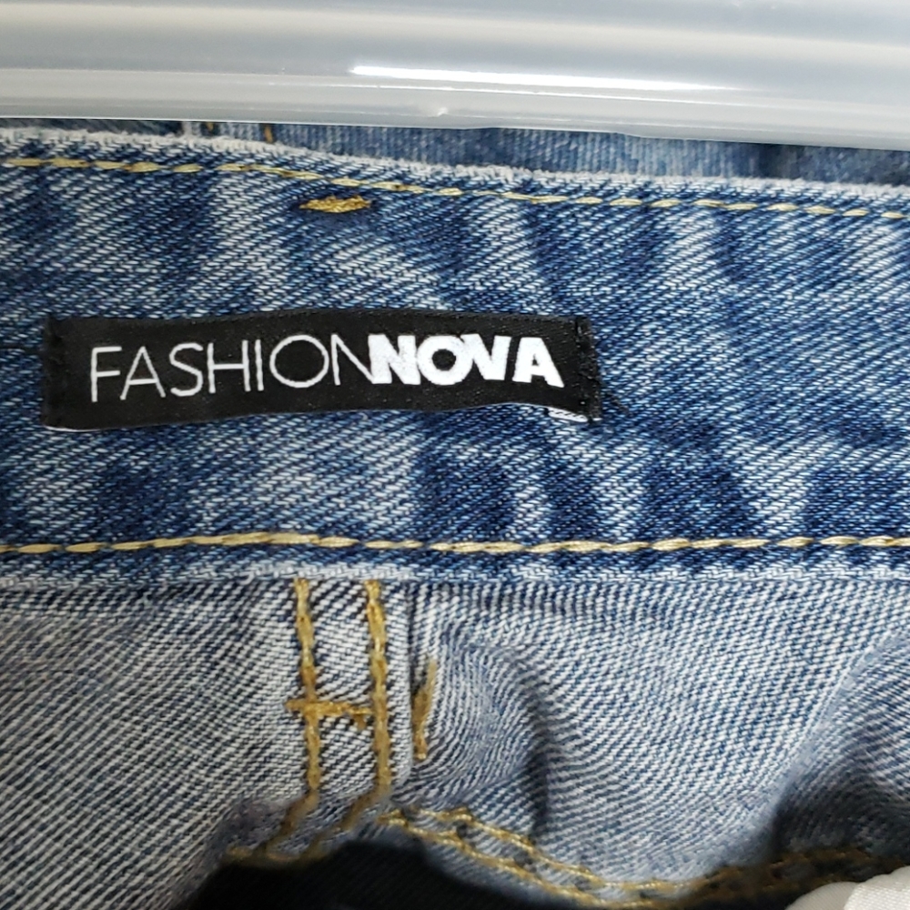 Fashion Nova Jeans - Picture 4 of 5